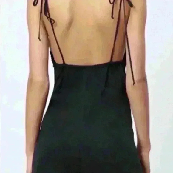 Zara Black Spaghetti Tie Strap Shorts Romper V-neck Jumpsuit Silky Velvet size L - Picture 8 of 10